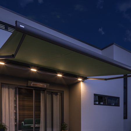LED Licht im Markisenkasten integriert